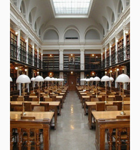 毕业数年，顺利获伦敦大学学院录取